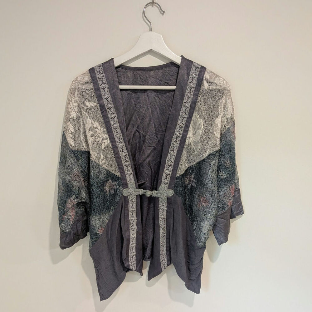 Vintage Kimono-Style Cardigan Frog Closure Eclectic Boho Japanese-inspired